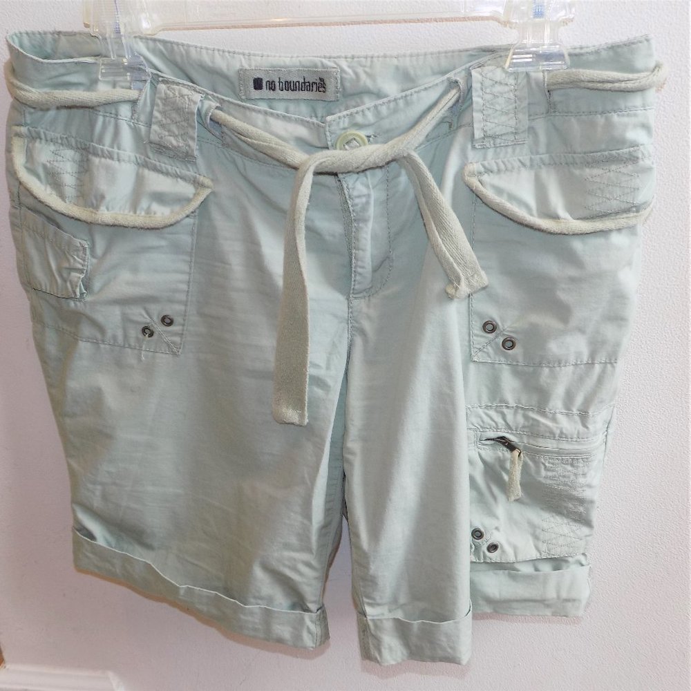 Green Cargo Shorts Lightweight Size 9 Juniors